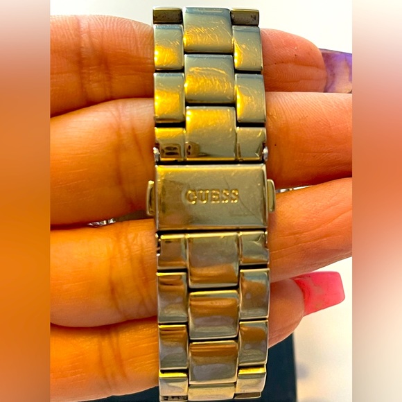 Guess  Women's Gold Stainless Steel Analog Dial Quartz Wrist Watch EY166 - Picture 5 of 9